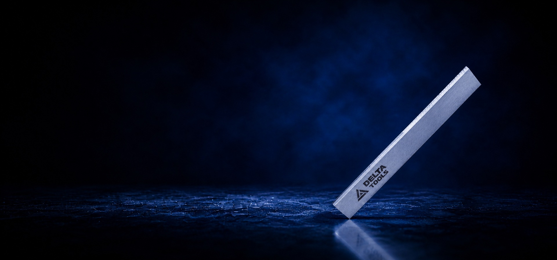 Нож DELTA TOOLS с твердосплавной напайкой 210x30x3 мм главное фото
